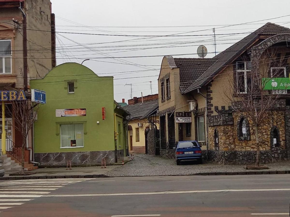 Двухярусная Квартира В Центре Мукачева, Улица Мира Moekatsjeve Buitenkant foto